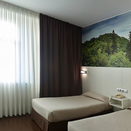 Hotel Seminario Aeropuerto Bilbao Derio Buitenkant foto