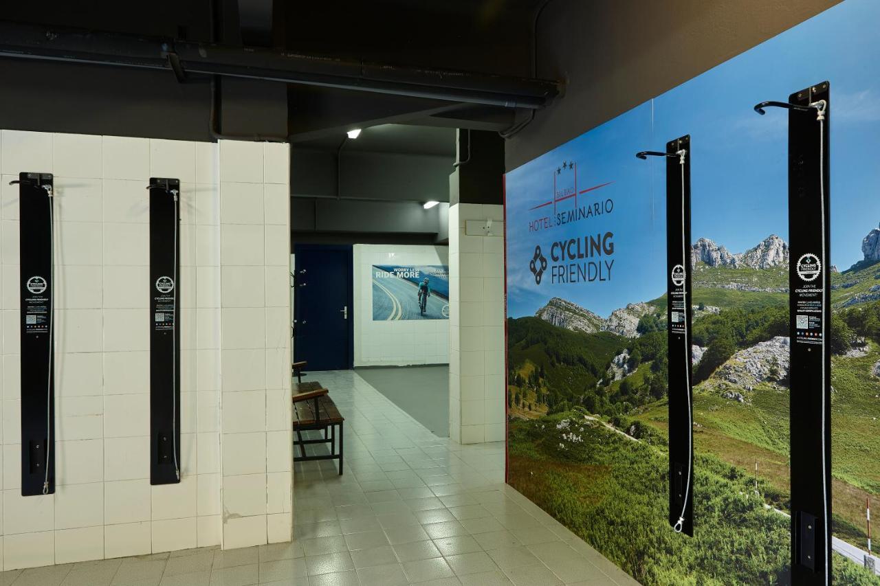 Hotel Seminario Aeropuerto Bilbao Derio Buitenkant foto