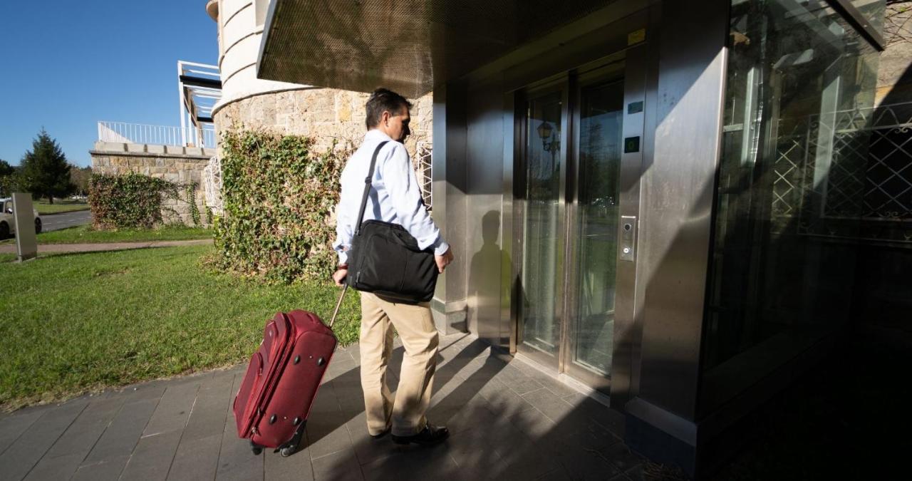 Hotel Seminario Aeropuerto Bilbao Derio Buitenkant foto