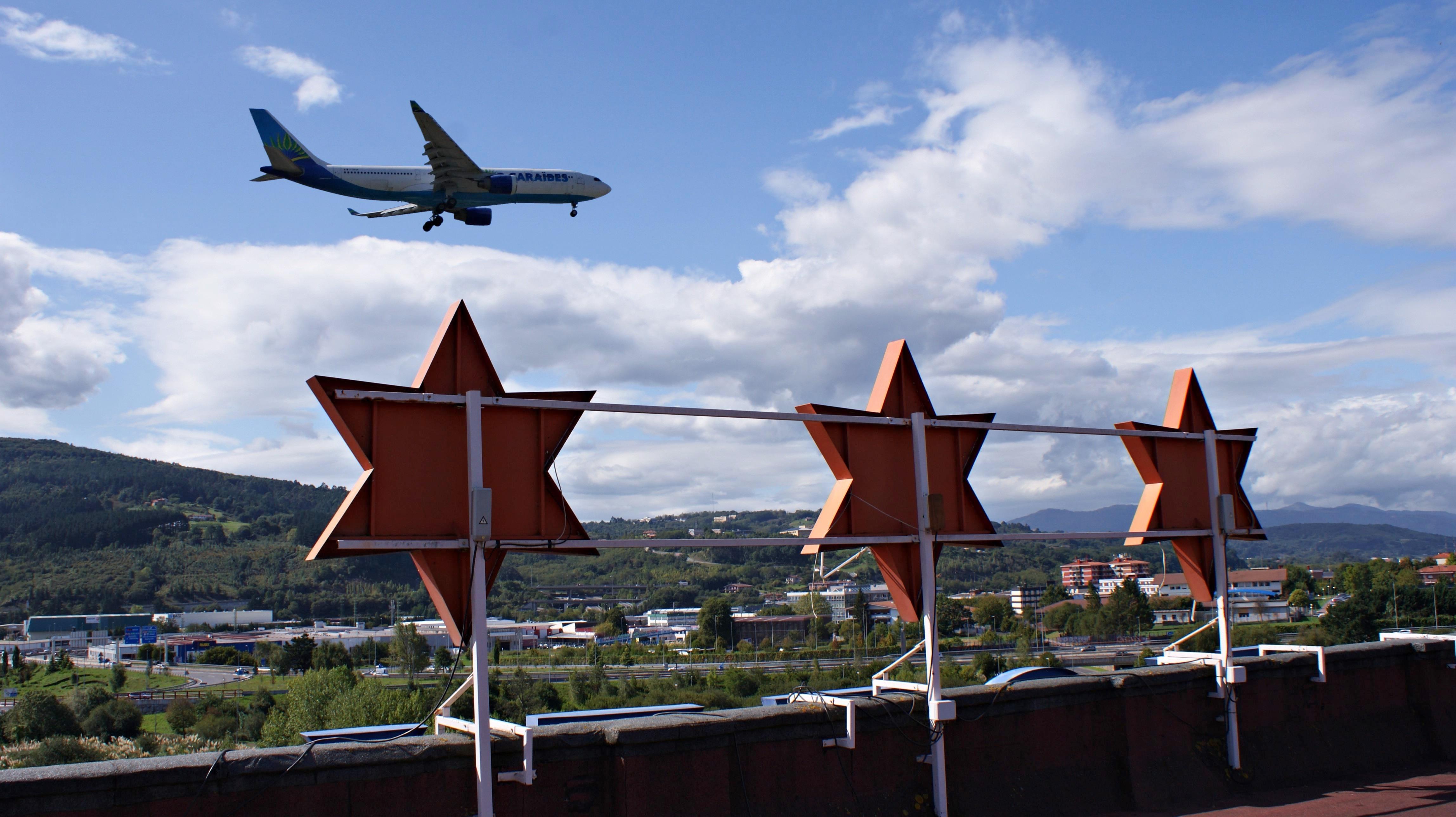 Hotel Seminario Aeropuerto Bilbao Derio Buitenkant foto