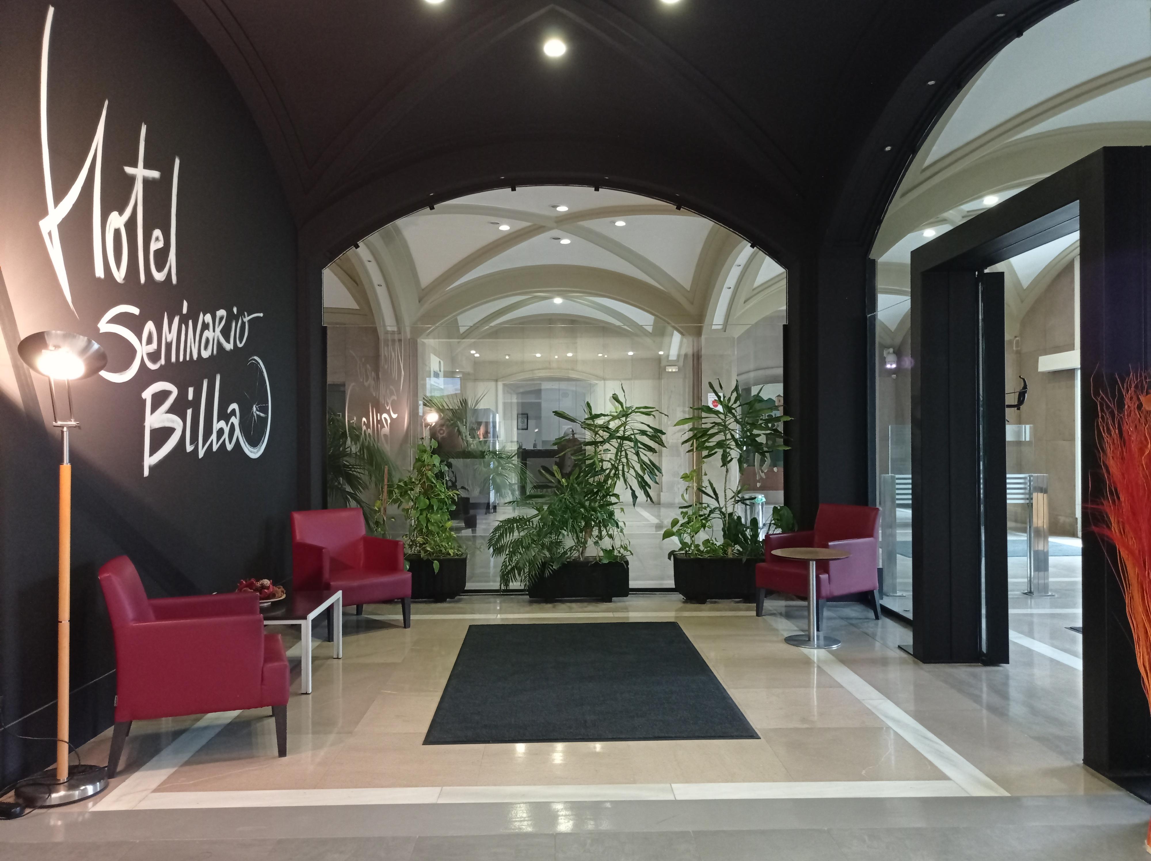Hotel Seminario Aeropuerto Bilbao Derio Buitenkant foto
