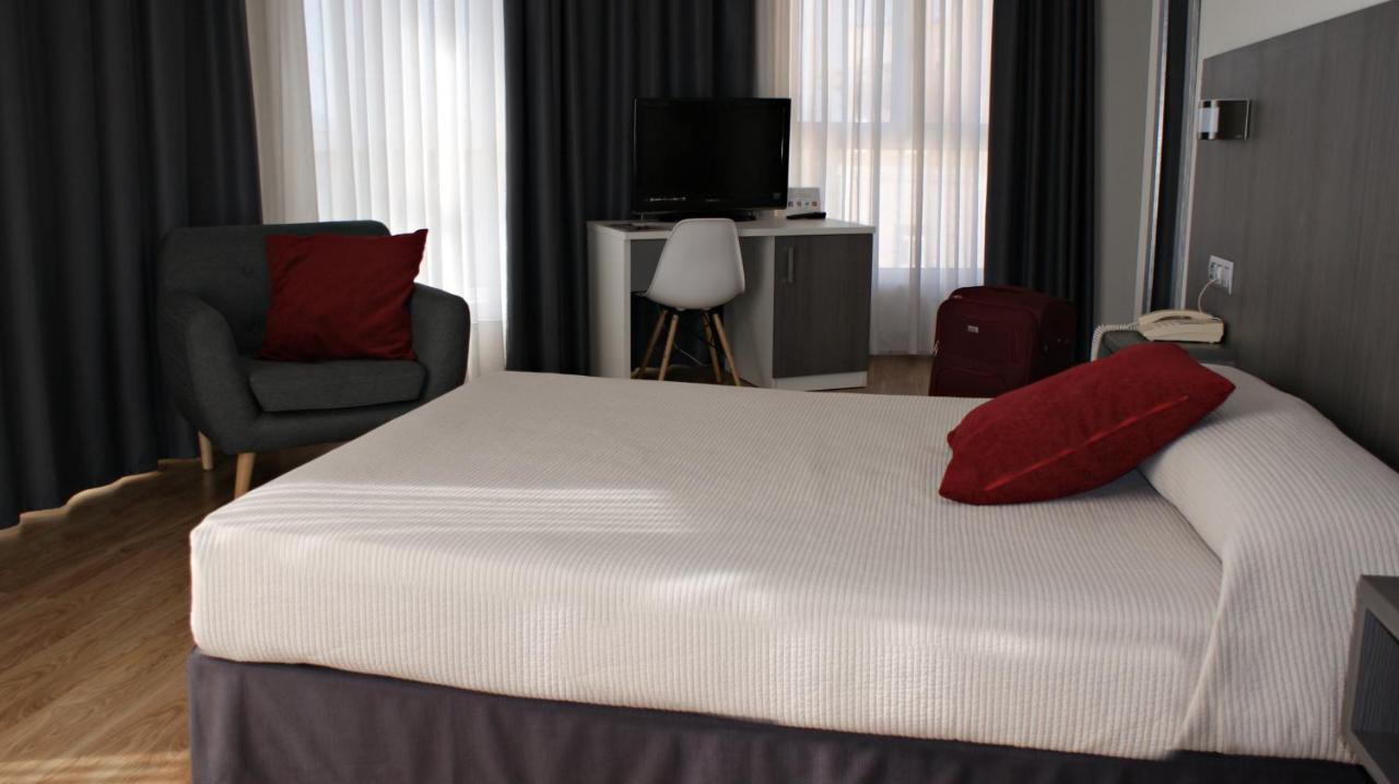 Hotel Seminario Aeropuerto Bilbao Derio Buitenkant foto